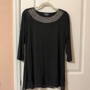 Belle by Belldini Tunic. Studded front collar. L